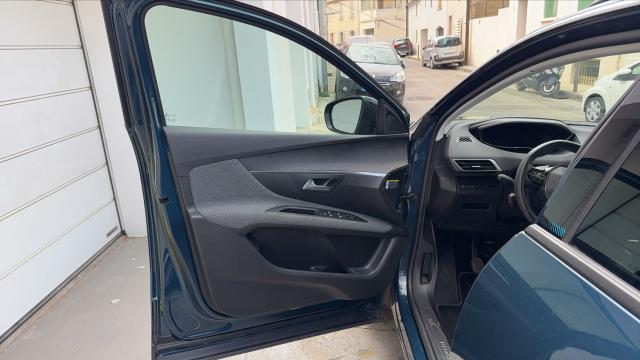 Peugeot 3008 image 8