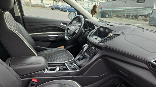 Ford Kuga image 8