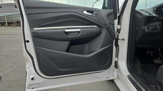 Ford Kuga image 7