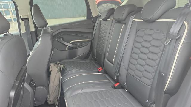 Ford Kuga image 9