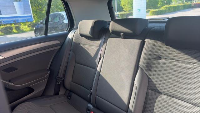 Volkswagen Golf image 2