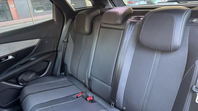 Peugeot 3008 image 2