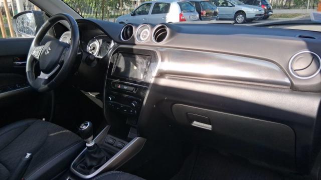 Suzuki Vitara image 9