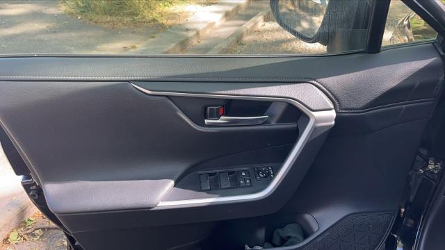 Toyota Rav4 image 8