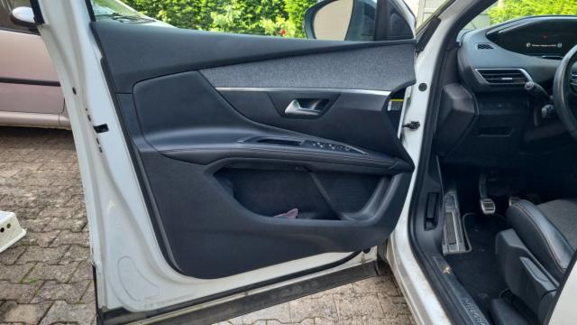 Peugeot 5008 image 4