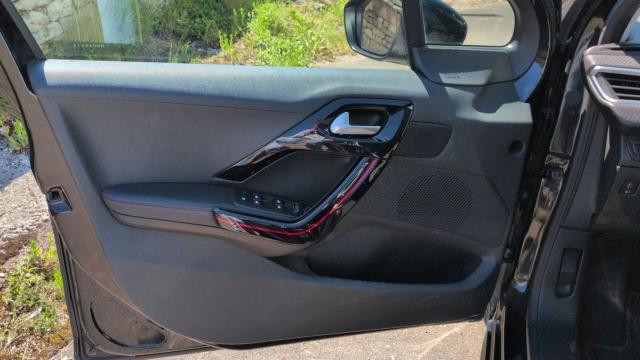 Peugeot 208 image 3