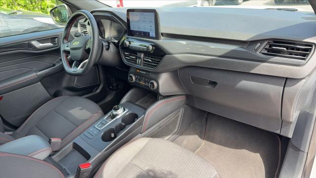 Ford Kuga image 8