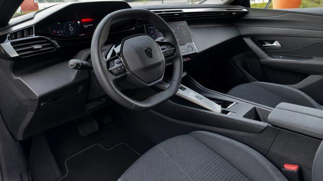 Peugeot 308 image 1
