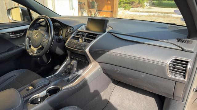 Lexus Nx 300h image 2