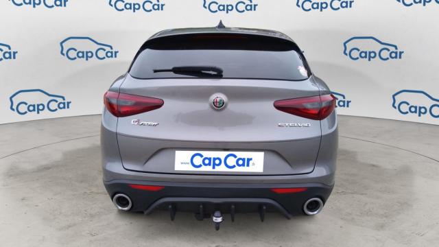 Alfa Romeo Stelvio image 9