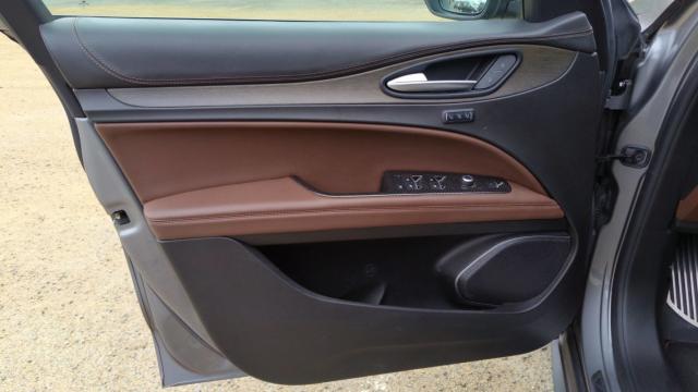 Alfa Romeo Stelvio image 5