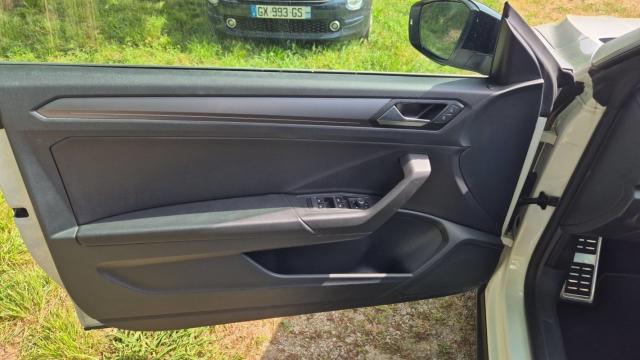 Volkswagen T-Roc image 9