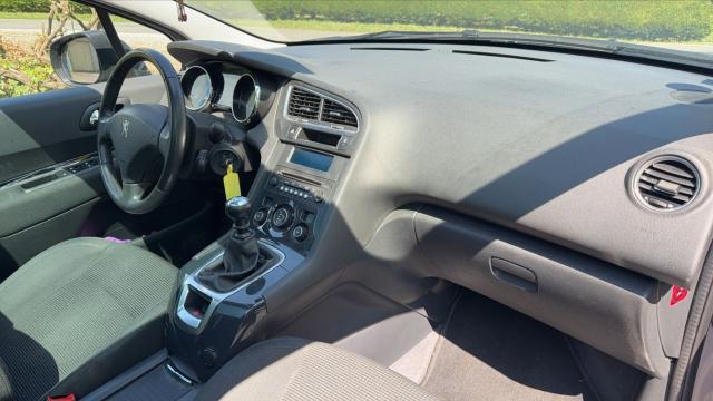Peugeot 5008 image 3