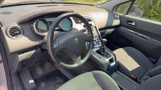 Peugeot 5008 image 2
