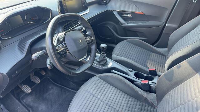 Peugeot 2008 image 1