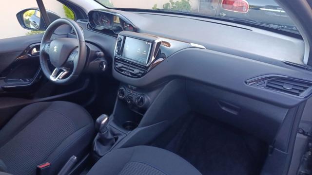 Peugeot 208 image 4