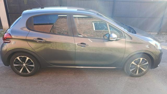 Peugeot 208 image 7