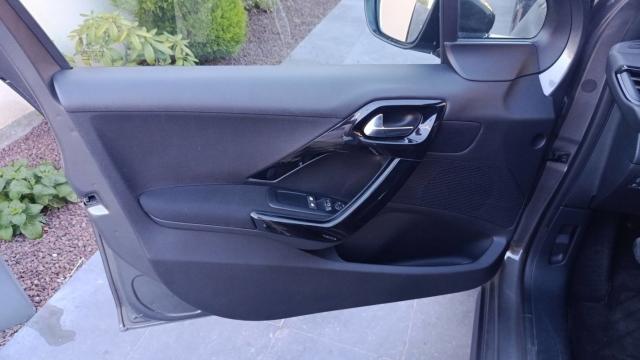 Peugeot 208 image 3