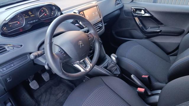 Peugeot 208 image 2