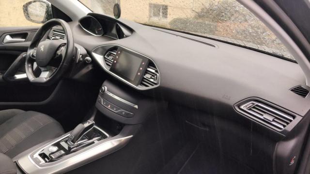 Peugeot 308 image 2