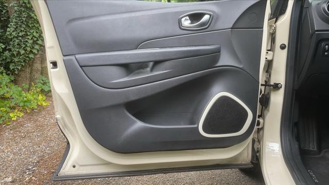 Renault Captur image 1