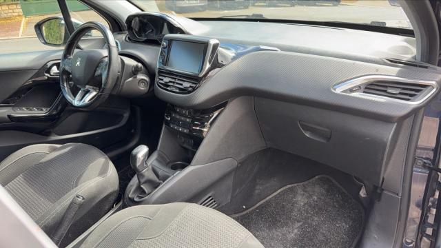 Peugeot 208 image 9