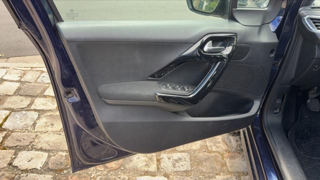 Peugeot 208 image 6