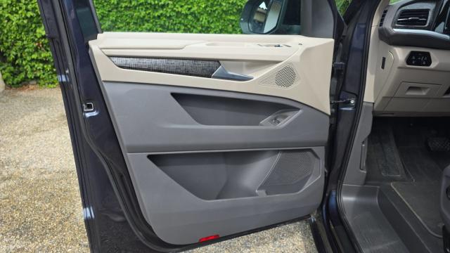 Volkswagen Multivan image 5