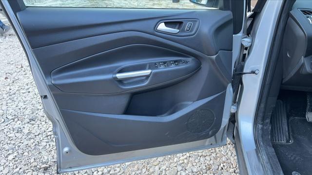 Ford Kuga image 2
