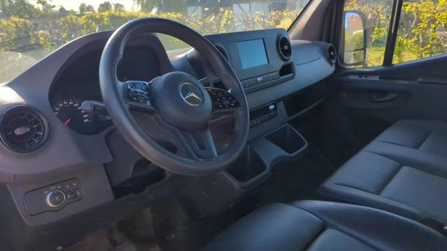 Mercedes Benz Sprinter image 3