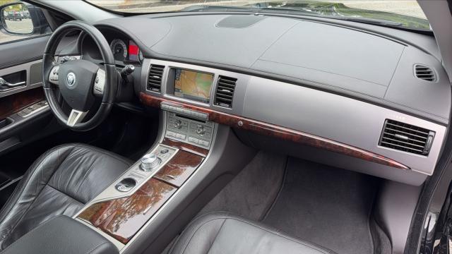 Jaguar Xf image 6