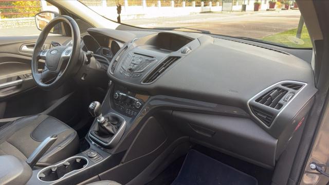 Ford Kuga image 8