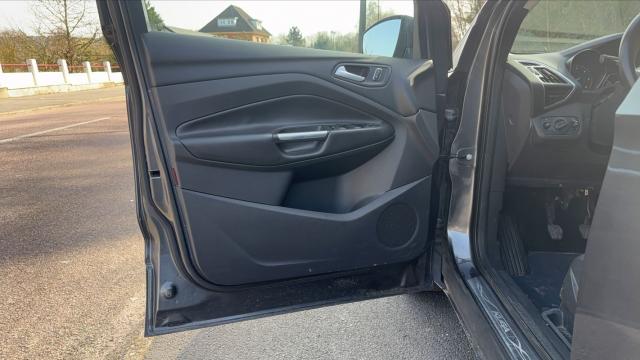 Ford Kuga image 5