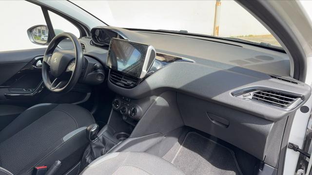 Peugeot 208 image 2