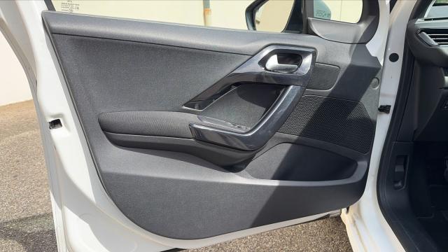 Peugeot 208 image 3