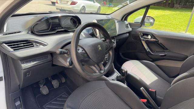 Peugeot 208 image 8