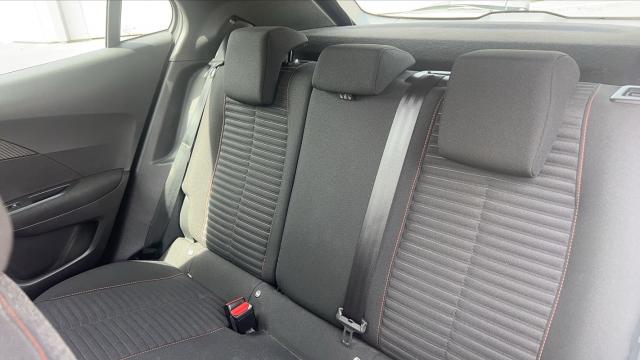 Peugeot 2008 image 8