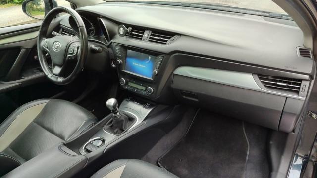 Toyota Avensis image 2