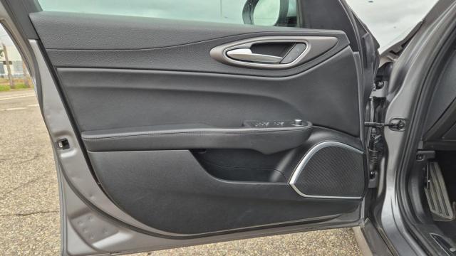 Alfa Romeo Giulia image 2