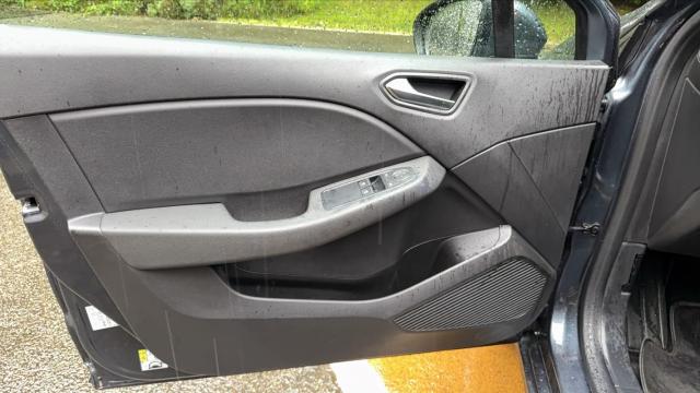Renault Clio image 8
