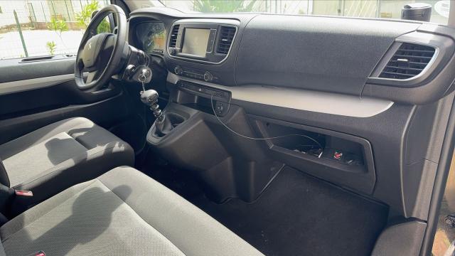 Peugeot Traveller image 1