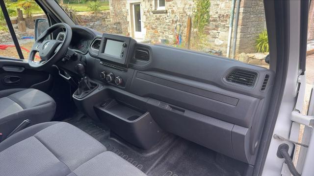 Renault Master image 2