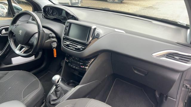 Peugeot 208 image 7