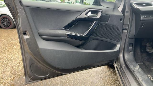 Peugeot 208 image 4