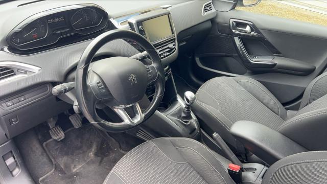 Peugeot 208 image 5