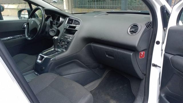 Peugeot 5008 image 2