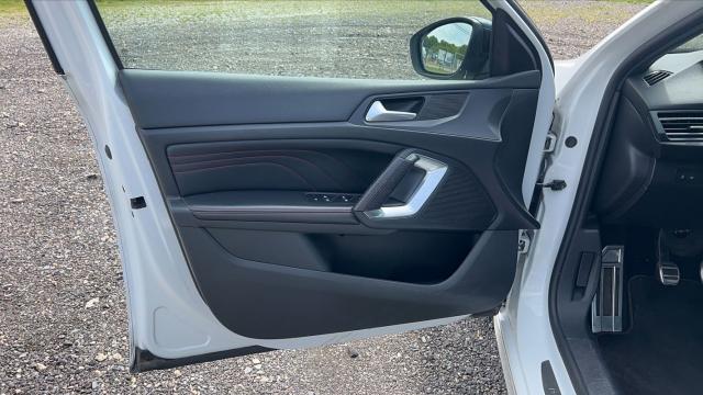 Peugeot 308 image 2