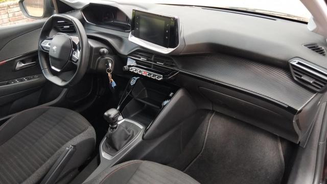 Peugeot 208 image 8