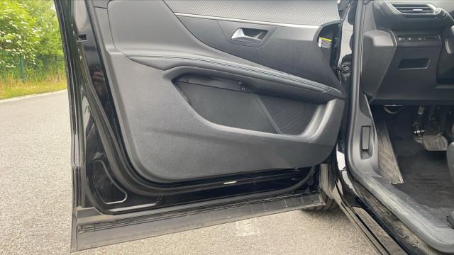 Peugeot 3008 image 2