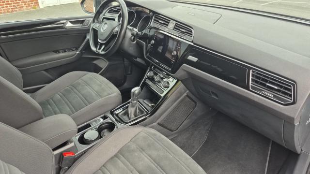 Volkswagen Touran image 1